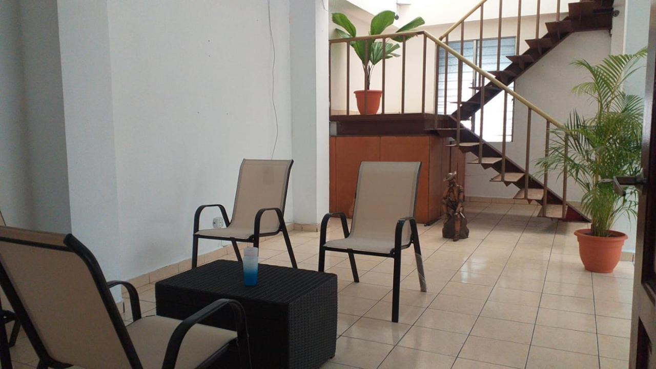 Hostal Los Heroes Antiguo Cuscatlán Esterno foto
