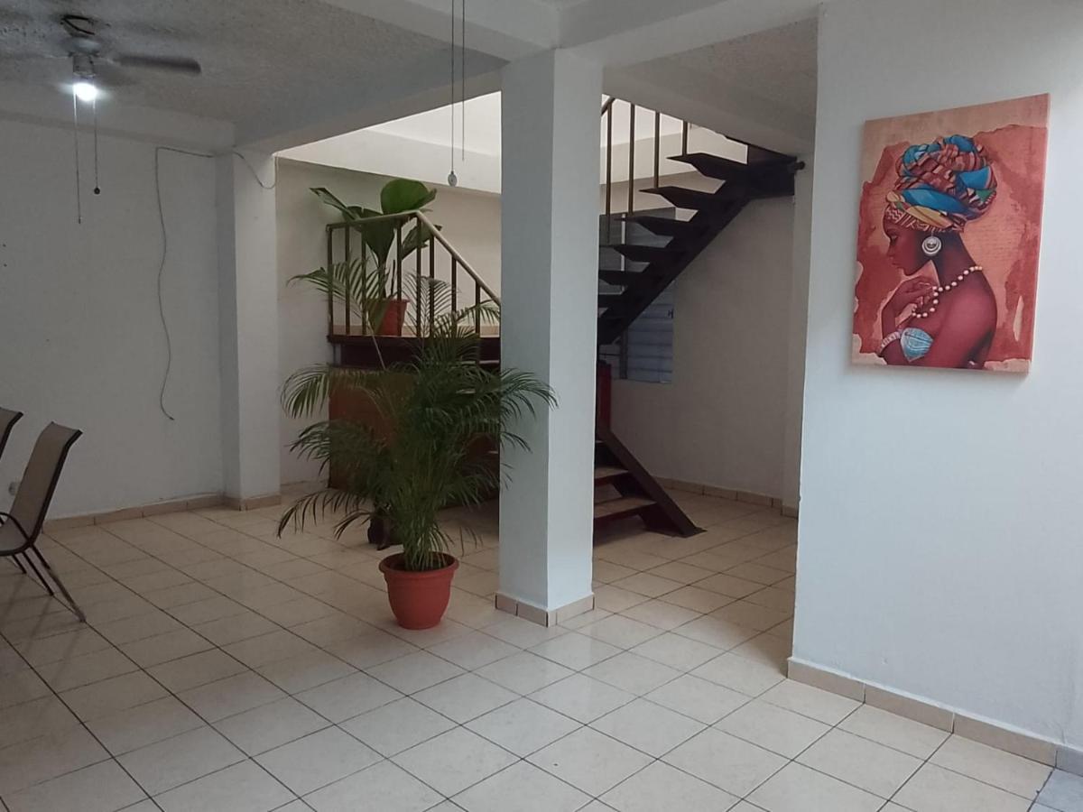 Hostal Los Heroes Antiguo Cuscatlán Esterno foto